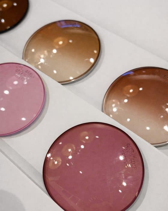Les verres colorés, la tendance lunettes 2026 qui change tout